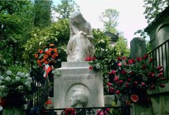 墓园雕塑：镌刻永恒的静默诗篇